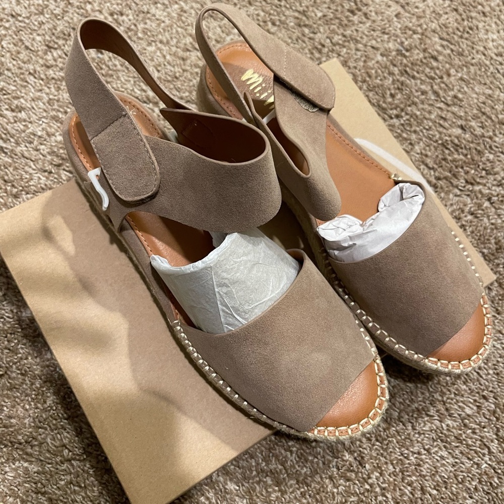 *NEW NWT NEVER WORN* espadrille sandal 10 - Picture 3 of 3